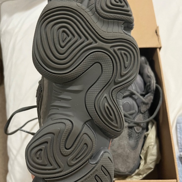 Yeezy 500 - Picture 3 of 4